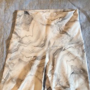 High-waisted leggings